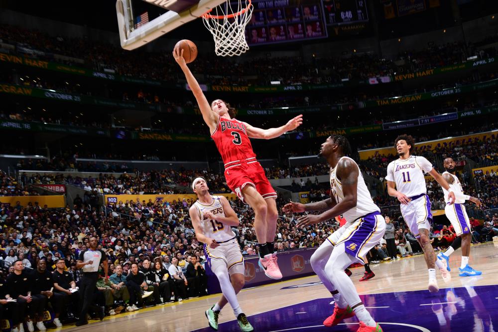 意乙巴里队客场0-5惨败，在返程航班上球迷与球员发生冲突